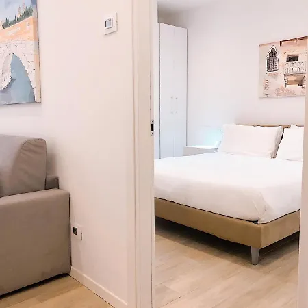 Leoncino * فيرونا