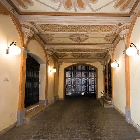 Leoncino Apartment *